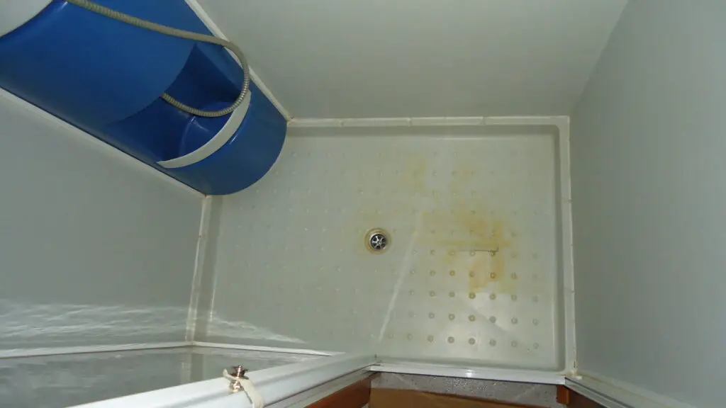 Bac de douche avant rénovation